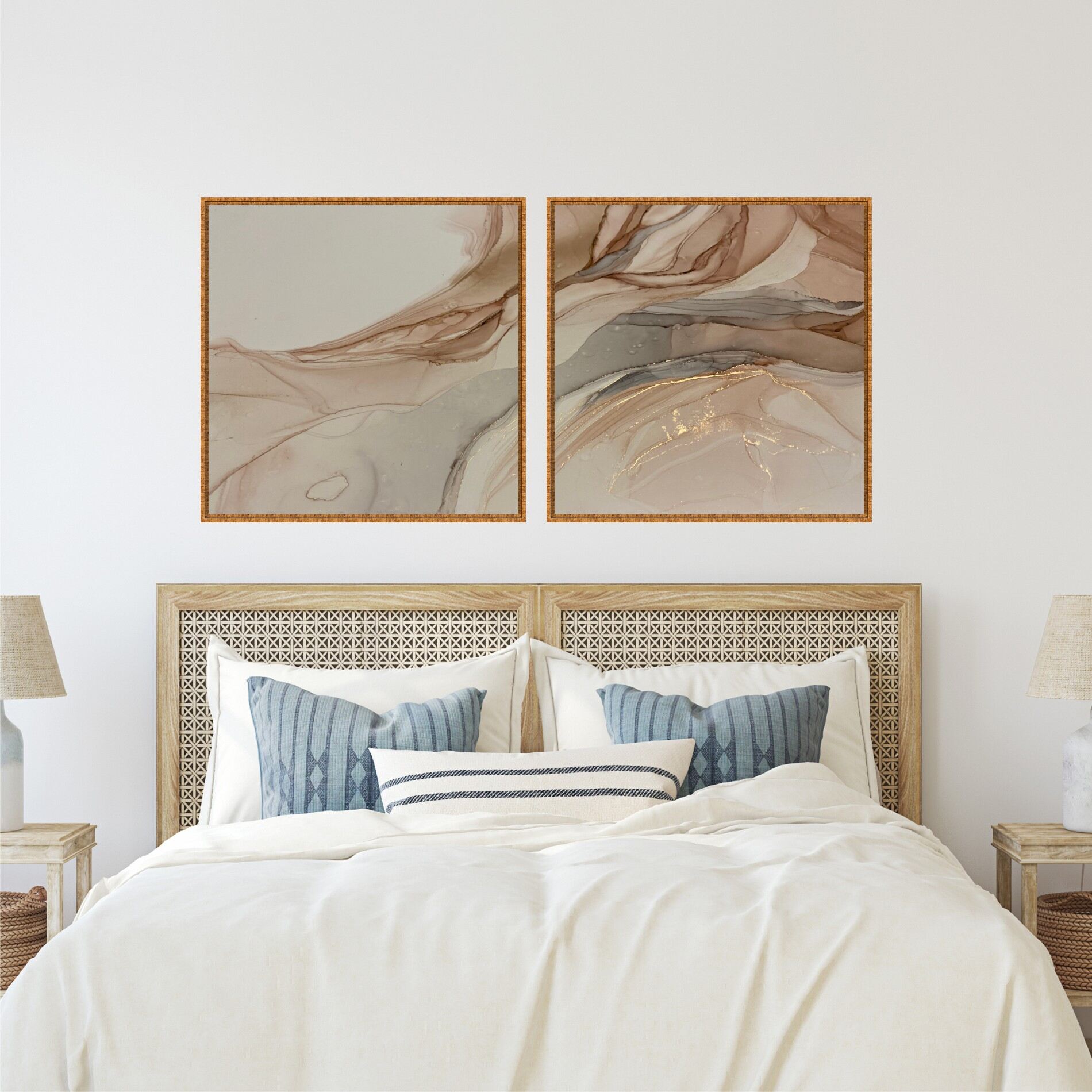 Composição com 2 Quadros Marmorizado em Tons de Bege e Dourado
